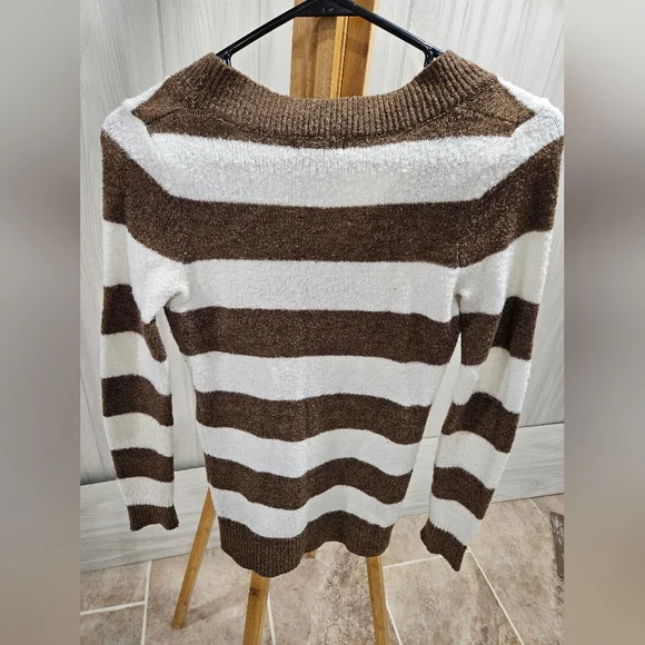 Sweater - Picture 2 of 3